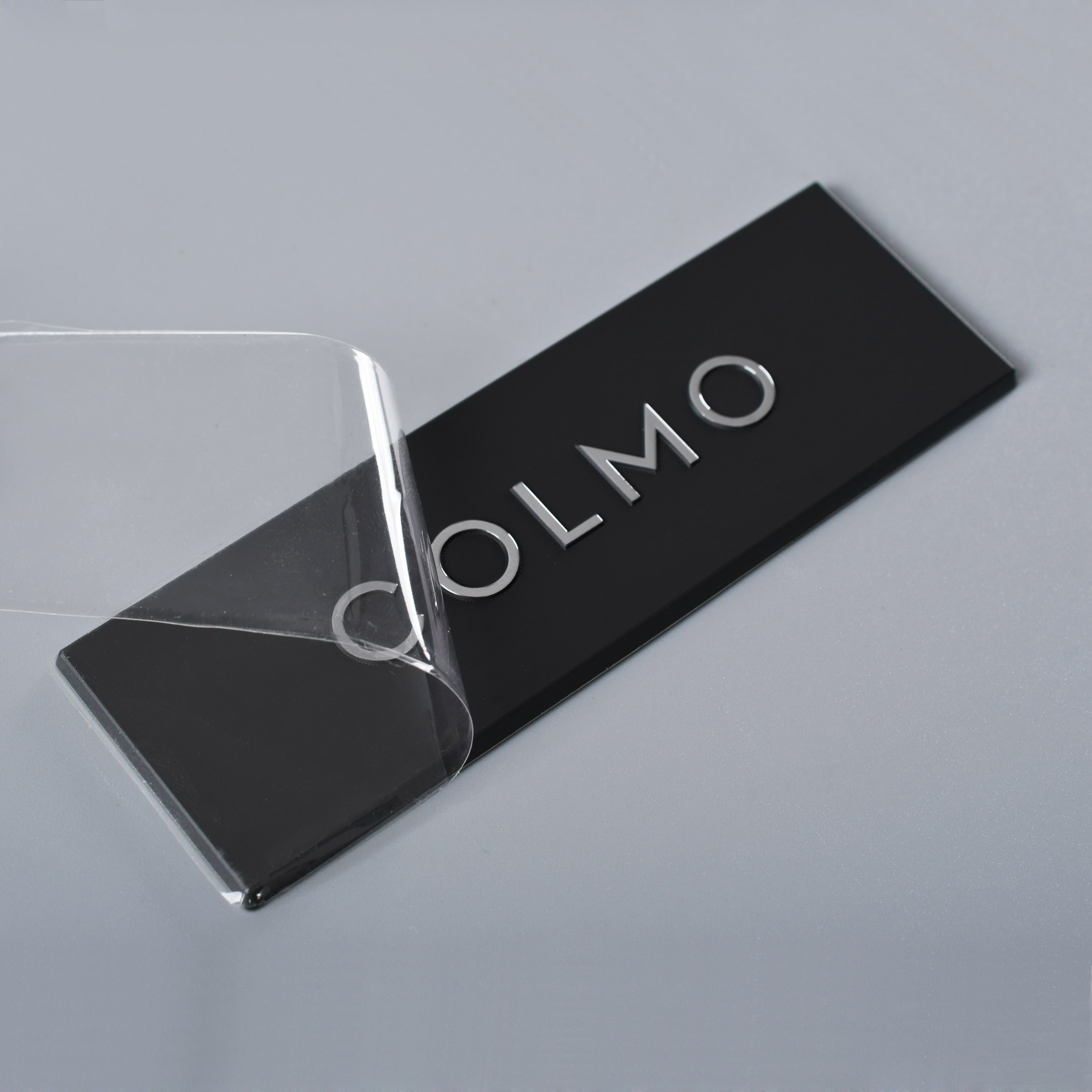 Logo nhôm tự dính cắt kim cương