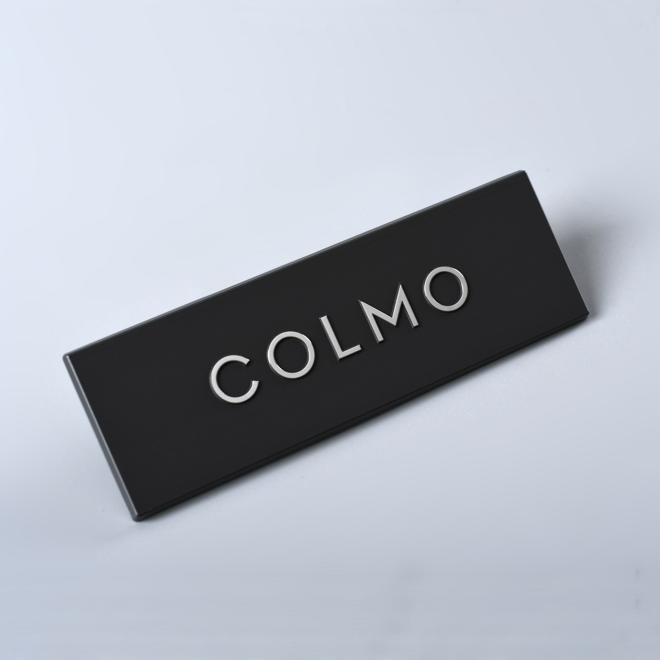 Logo nhôm tự dính cắt kim cương
