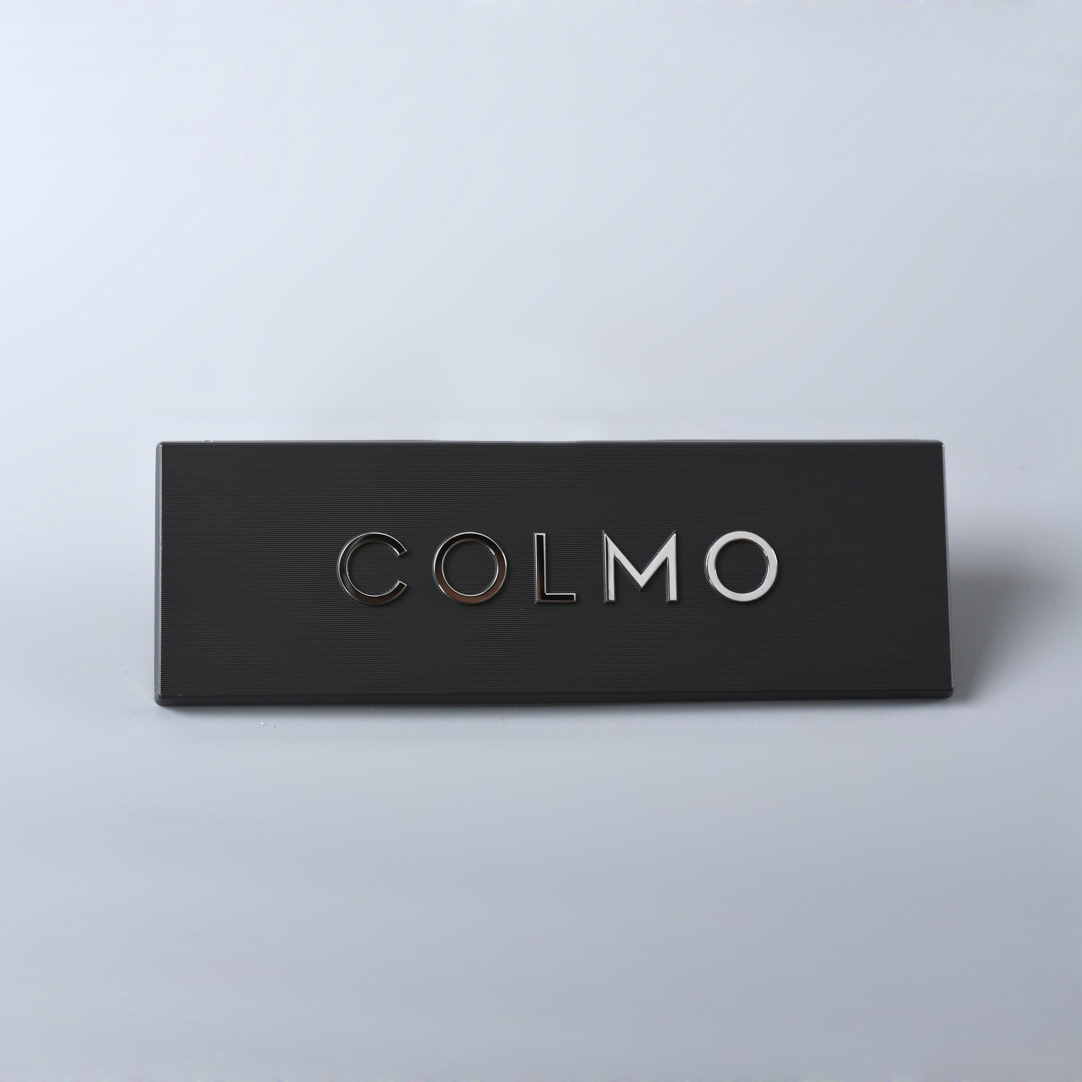 Logo nhôm tự dính cắt kim cương