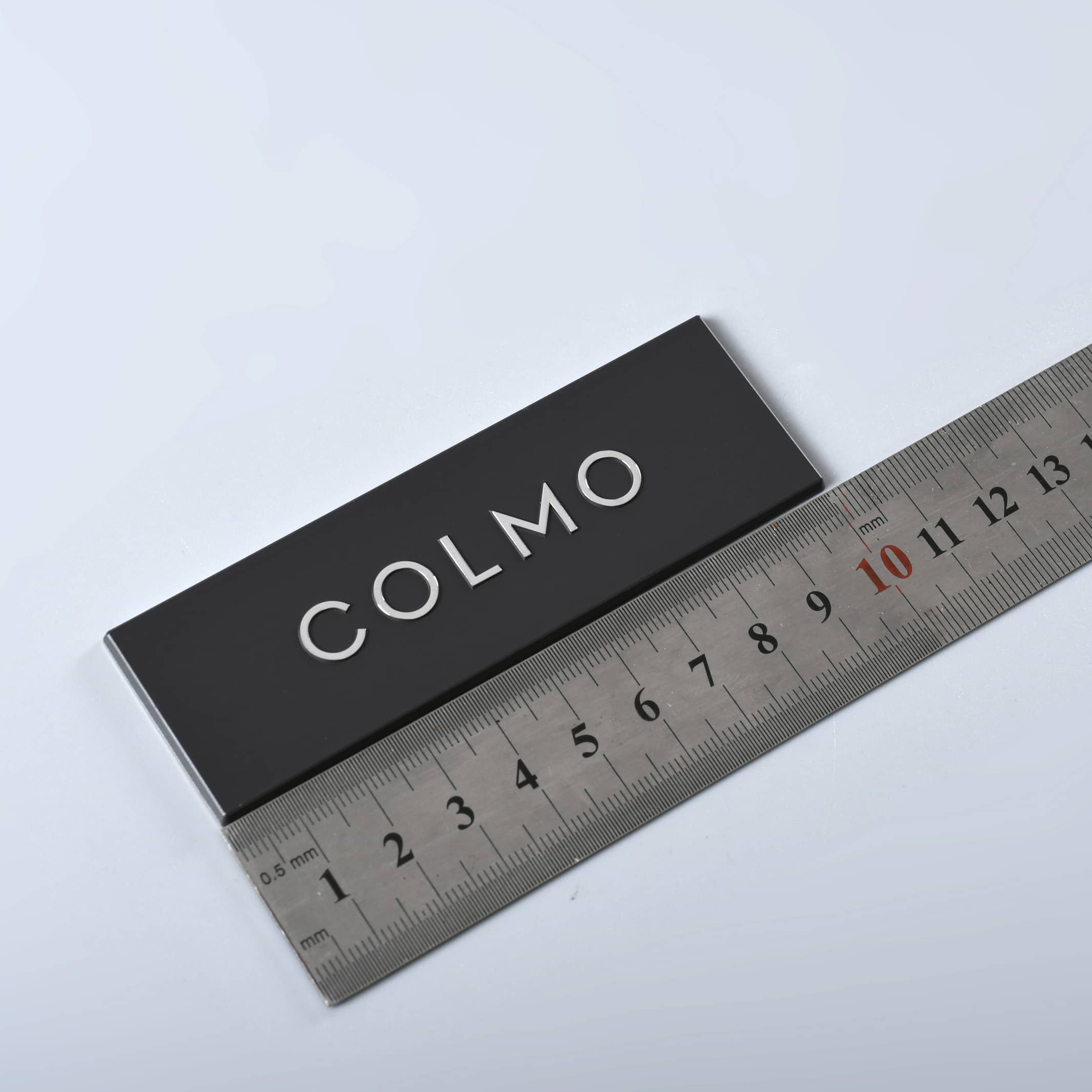 Logo nhôm tự dính cắt kim cương