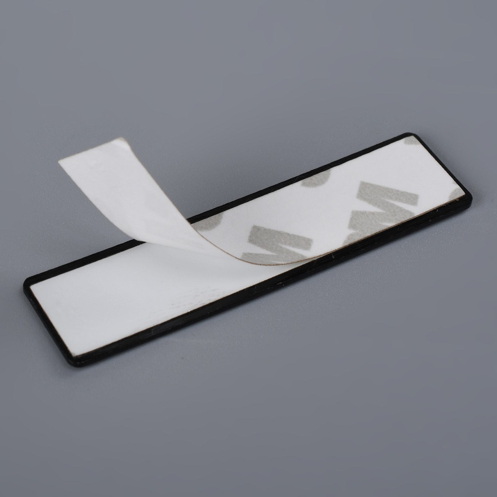 Thẻ tên nhôm chải nổi 3d